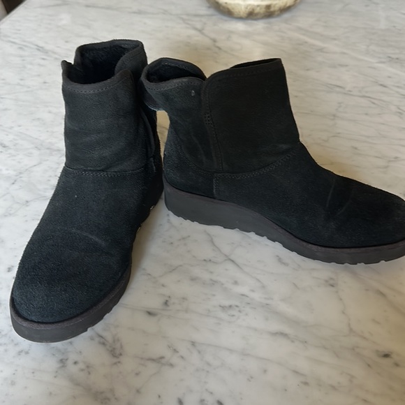 Ugg black boots - Picture 2 of 4
